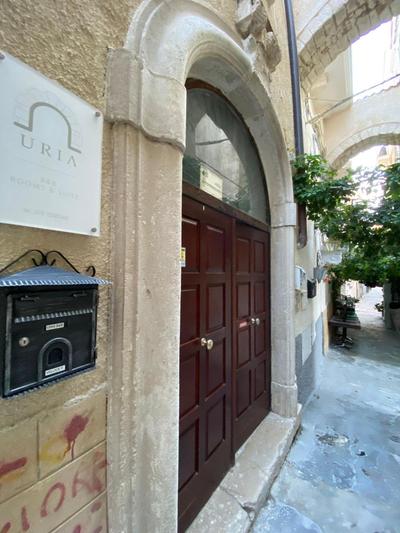 Uria Rooms & Suite B&B