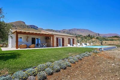 VILLA DEL BORGO con piscina e jacuzzi