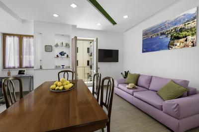 AMORE RENTALS - Rose Sorrento House