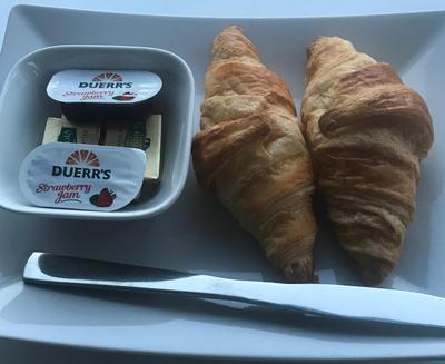 fAiRy DeLL Guesthouse 24-7 check in, cozy lockable rooms, tv, tea tray with choccies, free wifi and parking, COA, all are welcome