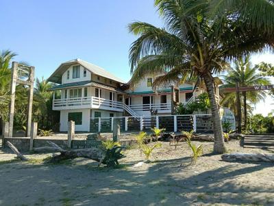 RedDoorz @ Isla Virginia Beach Resort Aurora Baler