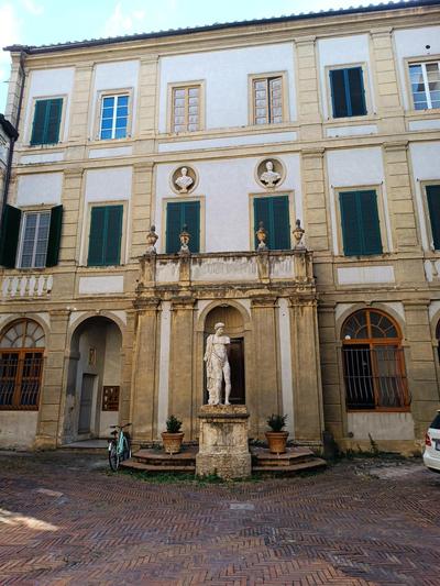 Palazzo Bianchi Bandinelli by FrancigenaApartments