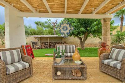 La Cuccuvascia pool house by LoveSud