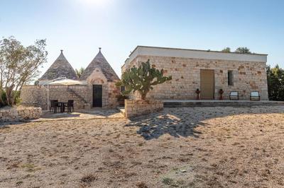 Trullo Carsico by Itriahomes