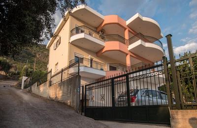 Lovely 3-bedroom rental unit with alluring views