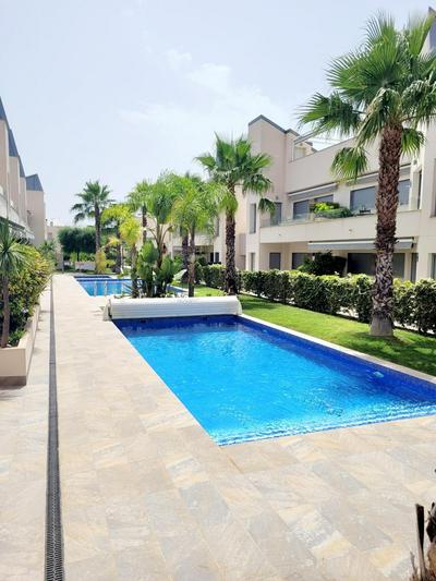 PMT01 - Modern, luxury with heated pool