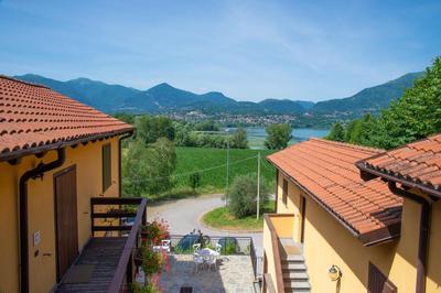 LA CORTE SUL LAGO