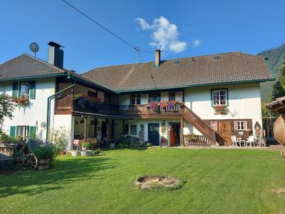 Sachserhof Ferienwohnungen für Familien und Paaren in Sachsenburg - Große Garten, Gratis Parken & Welan,nebenan Drauradweg zum radfahren und wandern Zentra