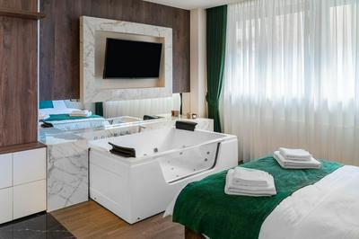 9 Nine - Luxury Apartments & Suites
