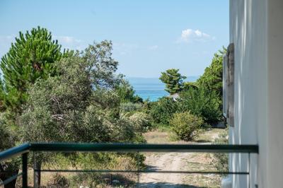 Elegant Villa - Private Pool, Heated Jacuzzi & Sea Breeze in Chanioti, Chalkidiki