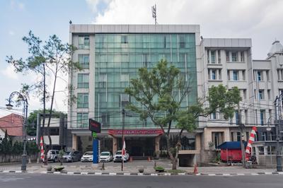 Urbanview Hotel Newton Riau Bandung by RedDoorz