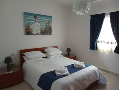 3 Bed Modern Air-conditioned Apartment with Roof Terrace - Ample Parking