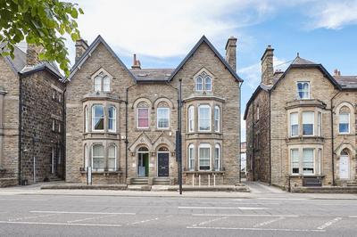 Host & Stay - Parkside Villa