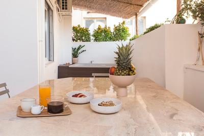 Luxury Apartment with Jacuzzi Close to Acropolis - Living Stone Zircon