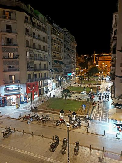 NAVA Apartment in the center with private parking of stayinthess