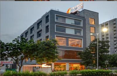 Pinnacle Grand Hotel