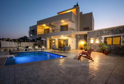 Des & Coo Luxury Villa with Private Pool