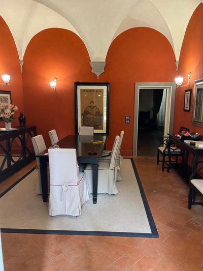 Luxury frescoed apartment in the center