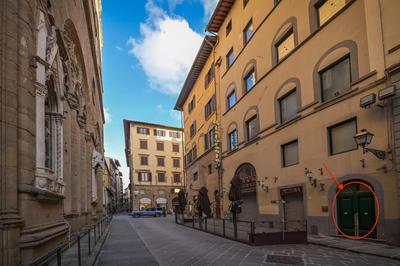 Via Lamberti, 3 - Florence Charming Apartments - Charming and historic 5th-floor attic apartment with elevator in a building at the heart of vibrant Floren
