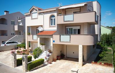 Apartments with parking space Zadar - 18809