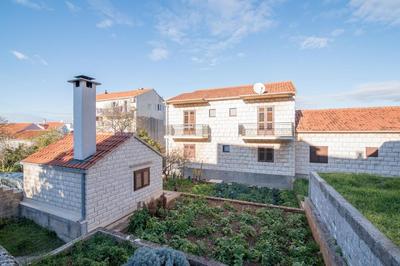 Apartments with parking space Supetar, Brac - 18825