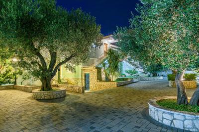 Family-friendly apartments with swimming pool Okrug Gornji, Ciovo - 18827