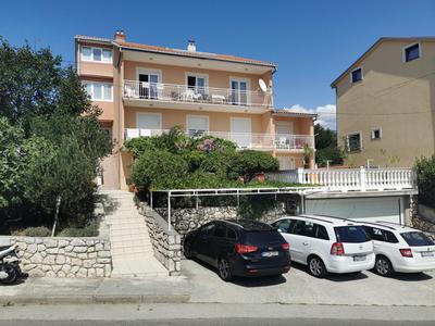 Apartments with parking space Novi Vinodolski - 18855