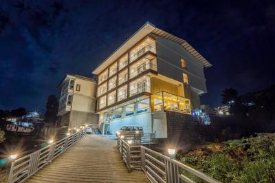 Notting hill the Mall, Mussoorie