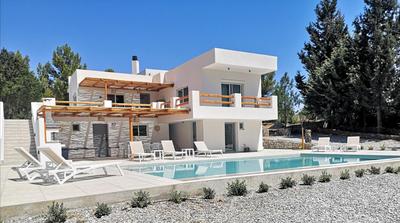 Chrysanthi Villa, Living in Nature