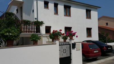 Family friendly apartments with a swimming pool Pula - 7610