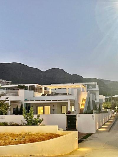 Fantasea Beachfront Villa