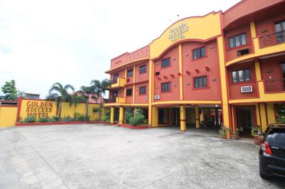 Golden Success Hotel II by RedDoorz