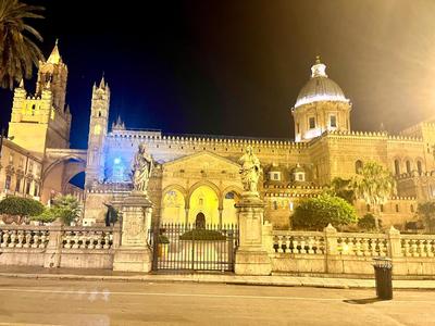 La Siciliana-di fronte la Cattedrale