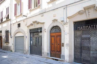 Central and Roomy near the Station and Duomo - HomeUnity