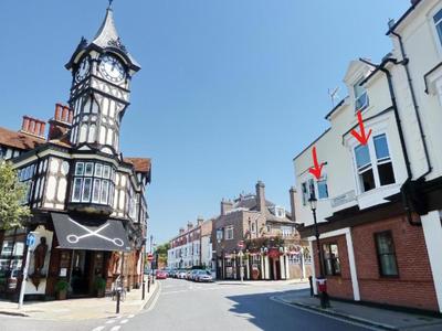 The Clock Tower Apartment - Spacious, Modern, 2 Bedroom Apartment , Southsea with Free parking - sleeps 4