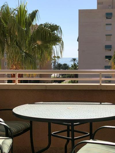 Precioso apartamento en Urbanización junto al mar.