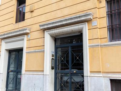 The Best Rent - Colorful one-bedroom apartment in San Giovanni district