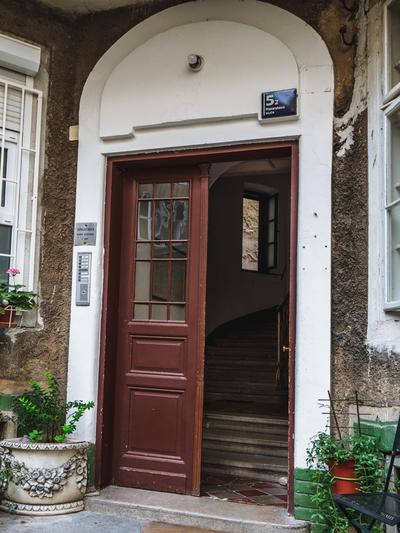 Secret Garden Apartment
