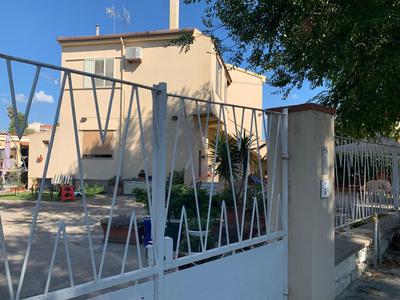 Villa Le Dune a few steps from the sandy beach of Maria Pia