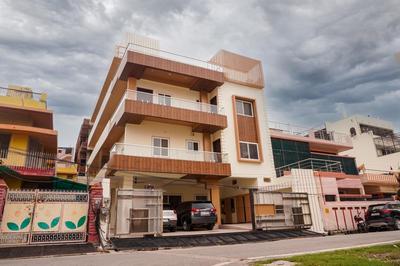 Stay Inn Kailasha - Lift,Parking,Kitchen and all modern facilities