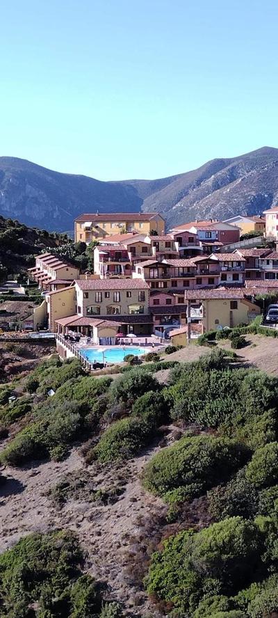 L'Estasi Tanca Piras a bordo piscina con vista mare