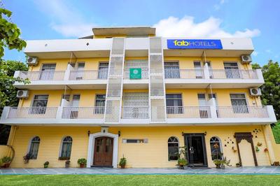 FabHotel Aravali Suites, DLF Phase 3