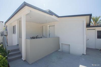 Oresti's Villa Near Airport & Beach