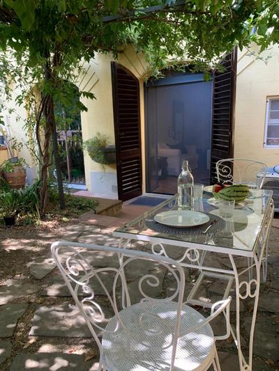 Enchanting Apartment with Patio, Lungarno Firenze