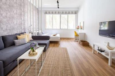 Frank Porter - Lake Apartment photo 2