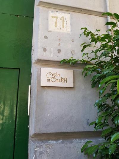 CASA MONEKA POLITEAMA