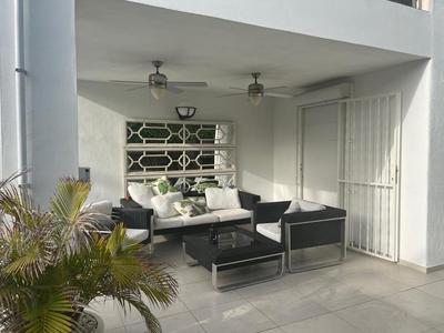Luxury 4 bedroom villa with jacuzzi & large garden