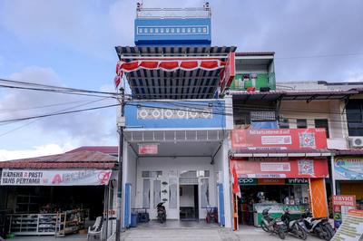 RedDoorz near Pantai Pandan Sibolga