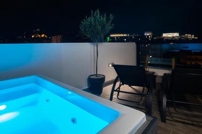 Private Jacuzzi & Acropolis View - The Urban Loft