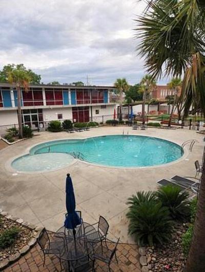 Mother Earth Motor Lodge